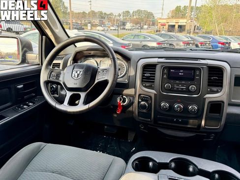 Used 2017 RAM 1500 Express RWD image 17
