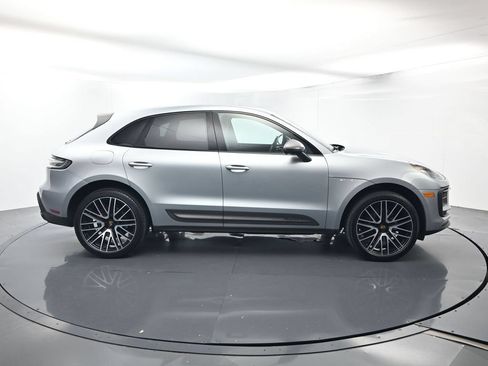 Certified 2025 Porsche Macan AWD/4WD image 16