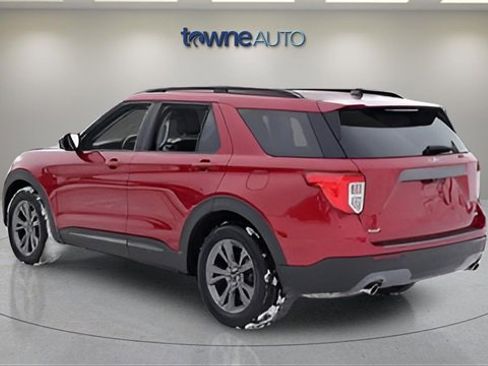 Used 2021 Ford Explorer XLT w/ Equipment Group 202A image 3