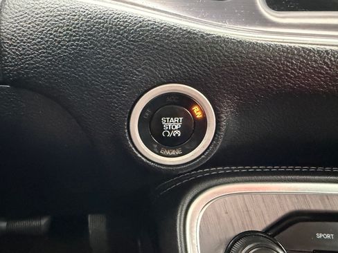 Used 2015 Dodge Challenger SXT RWD image 23