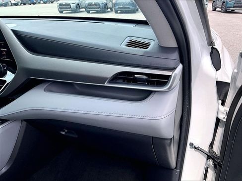 Certified 2026 Toyota Highlander XLE AWD/4WD image 13