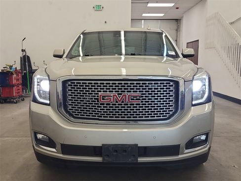 Used 2015 GMC Yukon XL Denali w/ Premium Package image 9