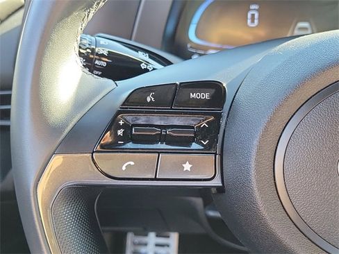 Used 2025 Hyundai Elantra Sport image 5