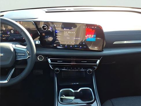 New 2026 Chevrolet Traverse LT image 13