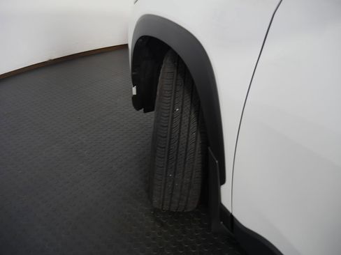 Used 2024 Toyota Corolla Cross L AWD/4WD image 17