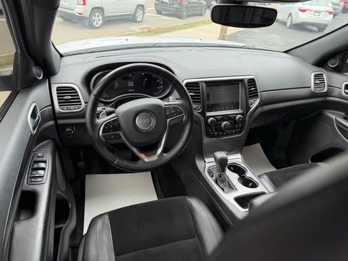 Used 2017 Jeep Grand Cherokee Altitude AWD/4WD image 12