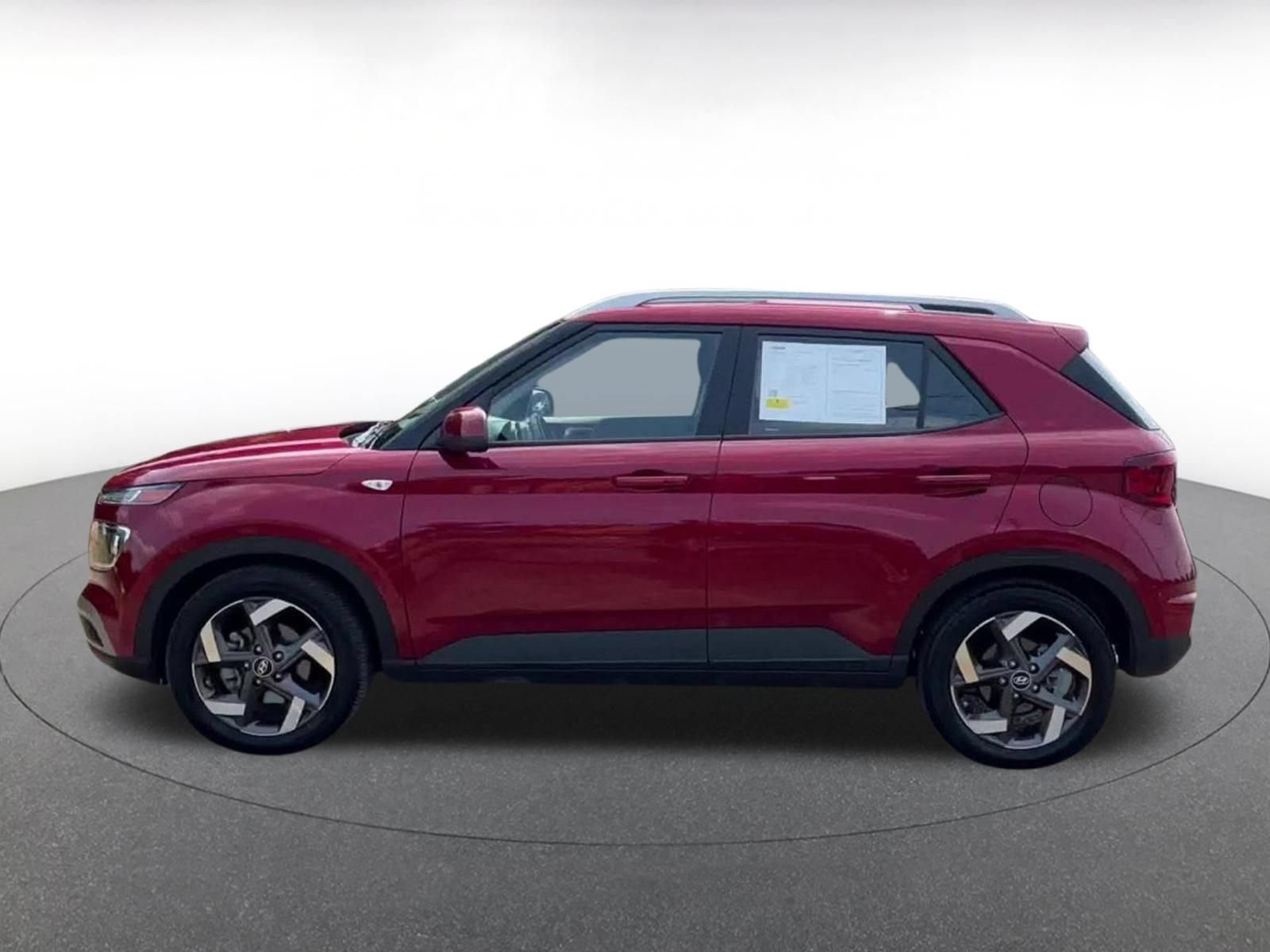 Used 2026 Hyundai Venue SEL FWD image 8