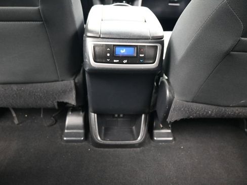 Used 2019 Toyota Highlander LE FWD image 34