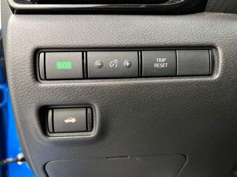 Used 2025 Nissan Sentra SV image 36