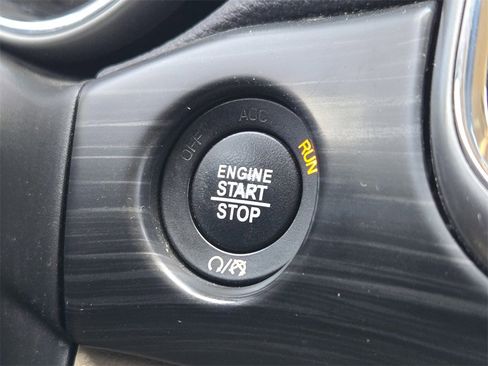 Used 2020 Jeep Grand Cherokee Laredo image 16