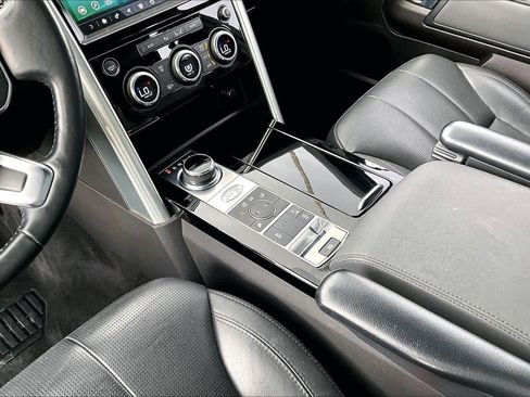 Used 2017 Land Rover Discovery HSE image 15