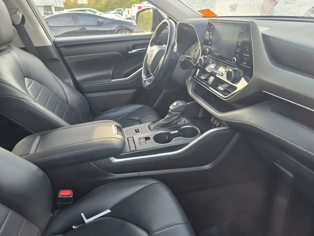 Certified 2021 Toyota Highlander XLE FWD image 14