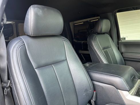 Used 2022 Ford F250 Lariat w/ Black Appearance Package AWD/4WD image 13