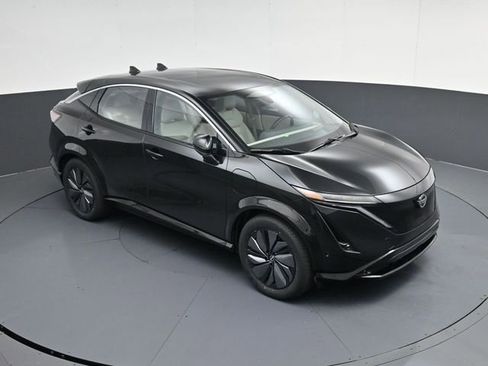 Used 2023 Nissan Ariya FWD image 29