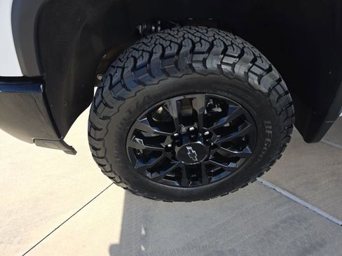 Used 2025 Chevrolet Silverado 2500 LTZ w/ Trail Boss Package image 5