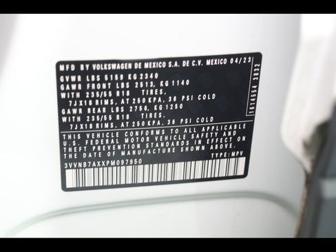 Used 2023 Volkswagen Tiguan SE w/ Panoramic Sunroof Package FWD image 31