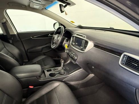 Used 2018 Kia Sorento FWD image 42