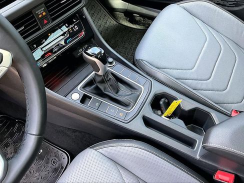 Used 2025 Volkswagen Jetta SEL FWD image 20