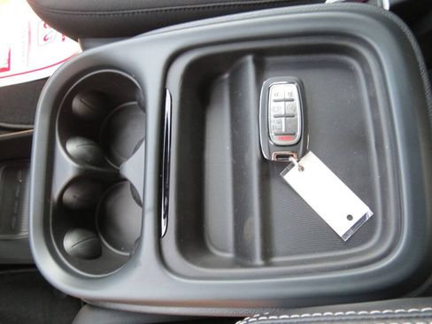 Used 2021 Chrysler Pacifica Touring AWD/4WD image 22