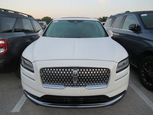 Used 2023 Lincoln Nautilus Reserve AWD/4WD image 2
