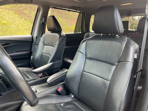 Used 2019 Honda Pilot Touring image 9