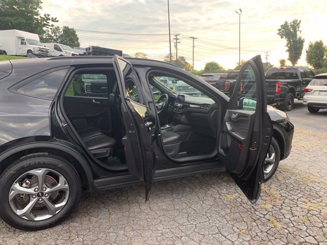 Used 2025 Ford Escape ST-Line Select AWD/4WD image 11