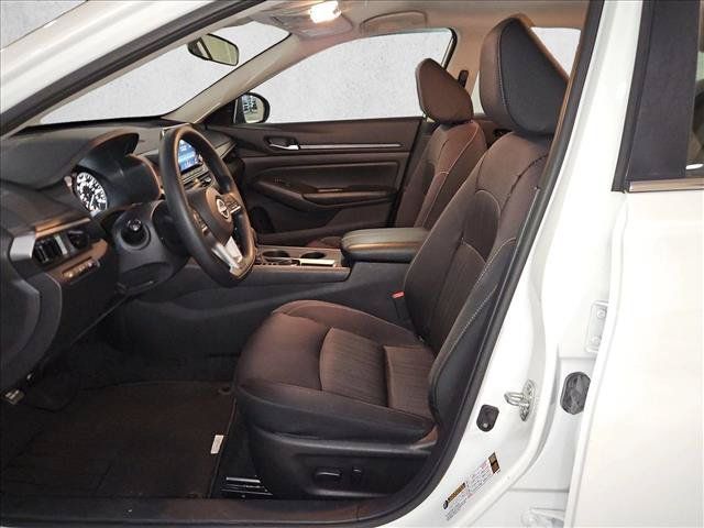 Used 2025 Nissan Altima 2.5 SV FWD image 20
