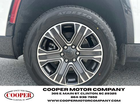 Used 2024 Jeep Wagoneer L Series II w/ Flexible Seating Group RWD image 17