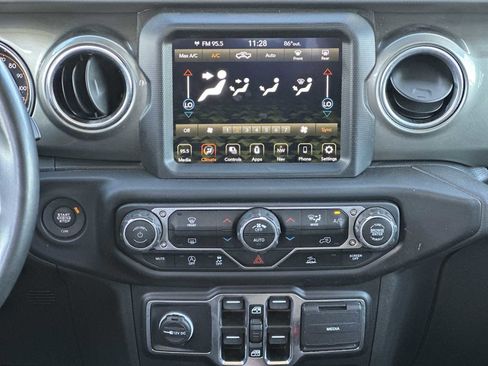 Used 2022 Jeep Gladiator Overland w/ Trailer Tow Package image 16