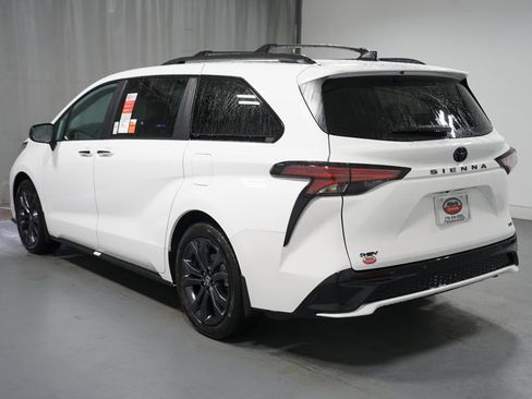 New 2026 Toyota Sienna XSE image 6
