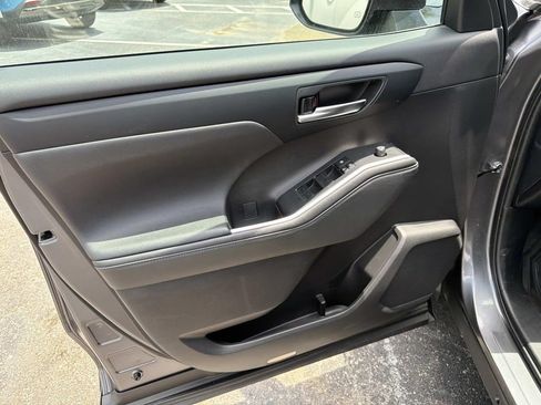 Used 2024 Toyota Highlander XSE AWD/4WD image 19