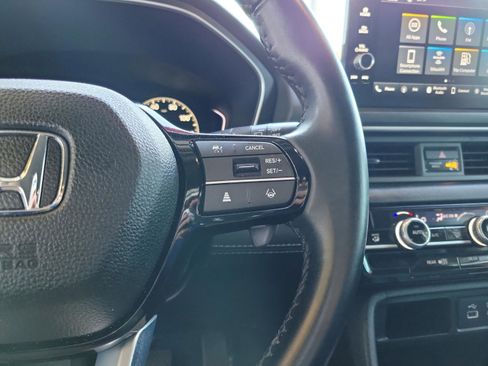 Used 2025 Honda Pilot EX-L image 17