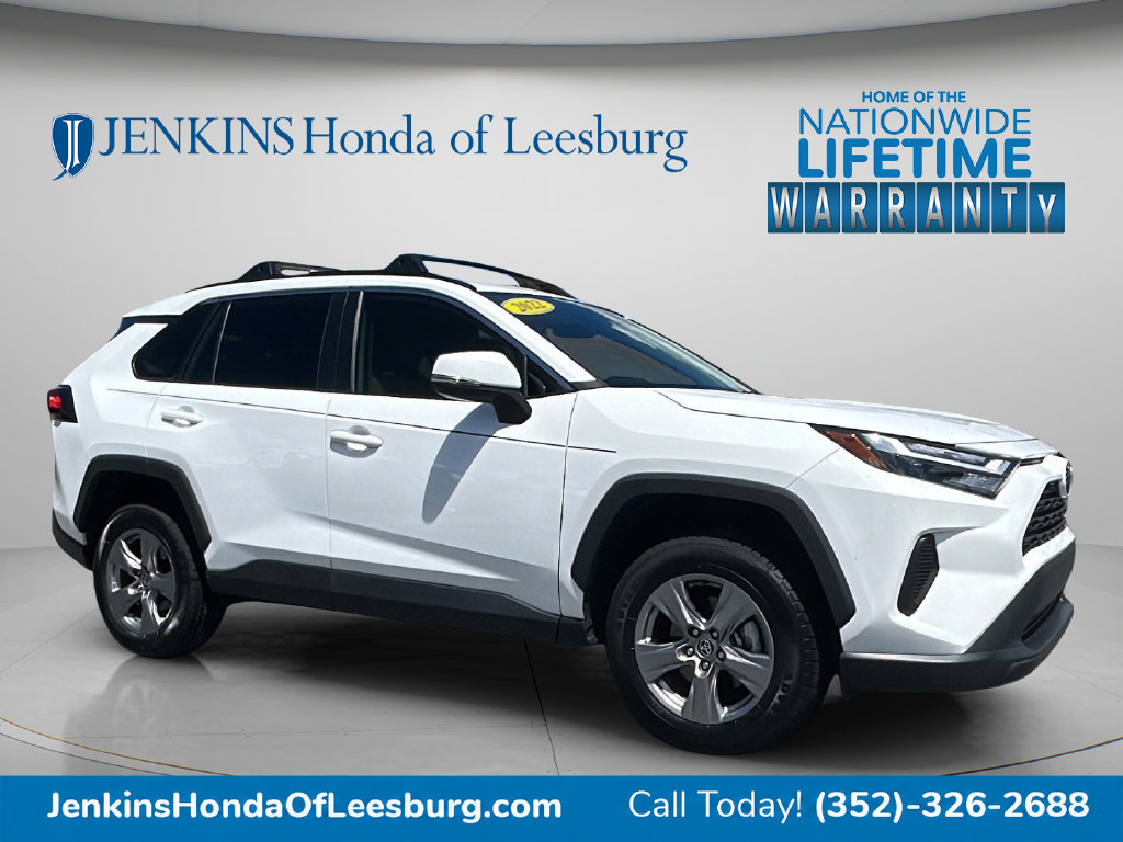 Used 2022 Toyota RAV4 XLE w/ Convenience Package FWD image 2