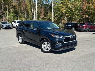 Used 2024 Toyota Highlander LE video 2