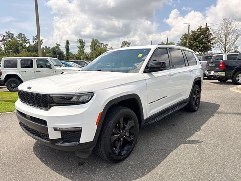 Used 2024 Jeep Grand Cherokee L Limited w/ Black Appearance Package AWD/4WD image 9