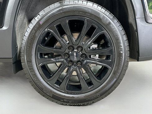Used 2023 GMC Acadia SLT w/ Elevation Edition AWD/4WD image 34