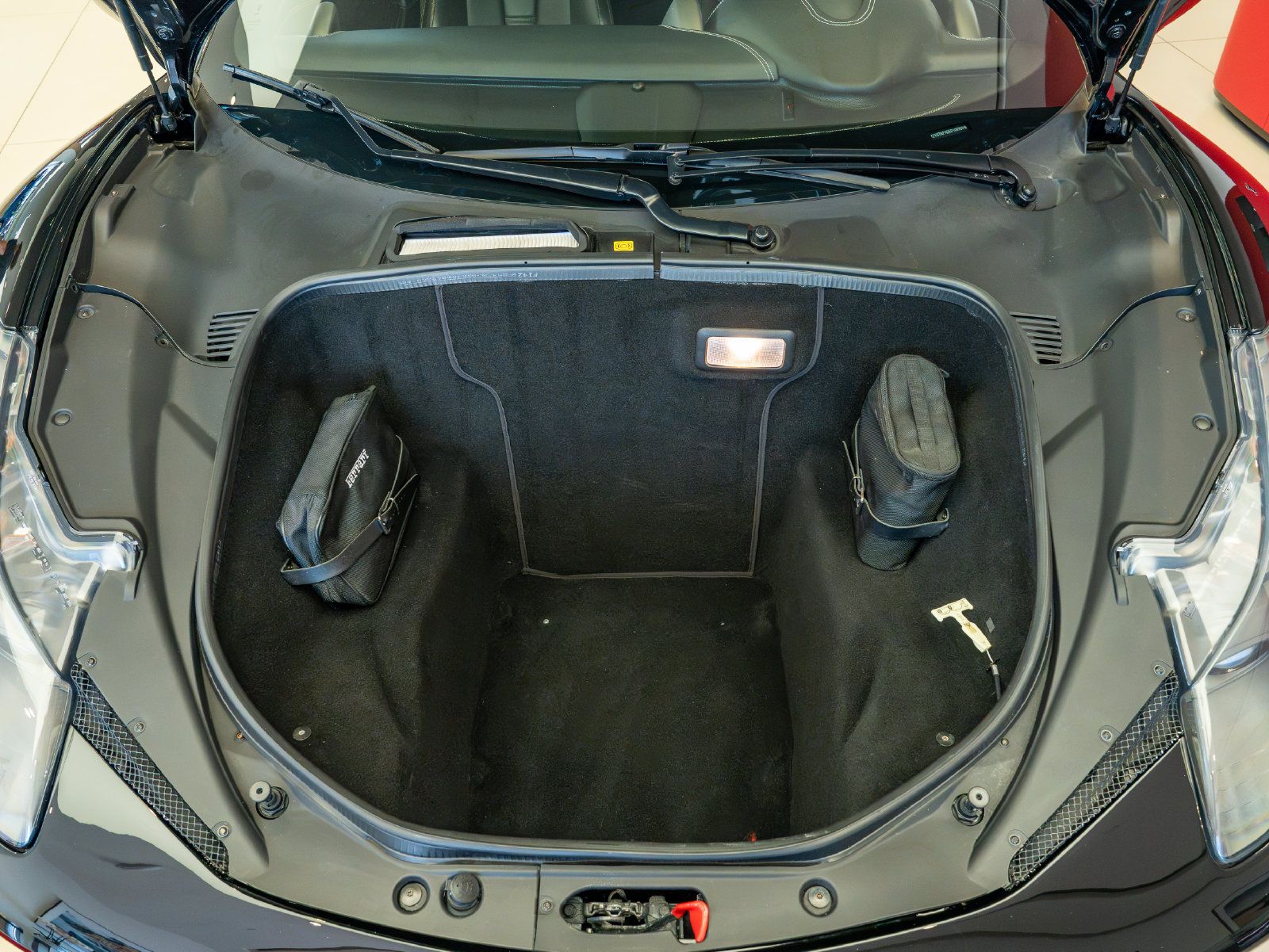 Used 2014 Ferrari 458 Italia Coupe RWD image 22
