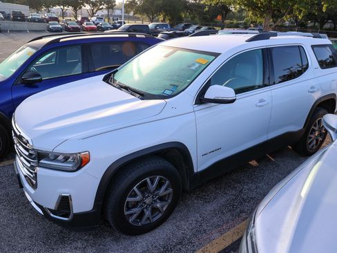 Used 2020 GMC Acadia SLT FWD image 3
