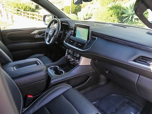 Used 2022 GMC Yukon SLT w/ SLT Premium Package image 23