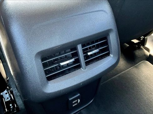Used 2024 Chevrolet Equinox LT AWD/4WD image 10