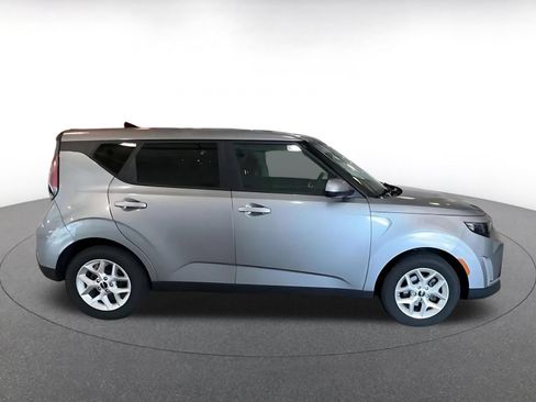 Used 2025 Kia Soul LX w/ LX Technology Package FWD image 15