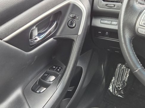 Used 2016 Nissan Altima 2.5 SV w/ Convenience Package image 32