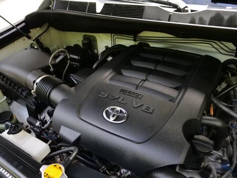 Used 2016 Toyota Tundra SR5 w/ TRD Off Road Package AWD/4WD image 40