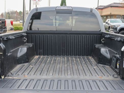 Used 2019 Toyota Tacoma TRD Sport image 8