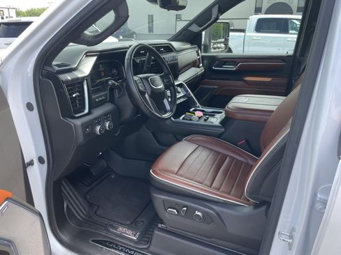 Used 2024 GMC Sierra 2500 Denali Ultimate AWD/4WD image 13