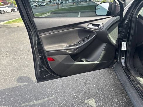 Used 2015 Ford Focus SE FWD image 10
