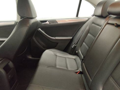 Used 2017 Volkswagen Jetta SE image 18