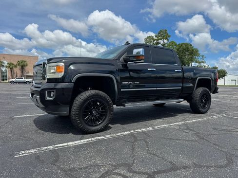 Used 2015 GMC Sierra 2500 Denali w/ Duramax Plus Package AWD/4WD image 2