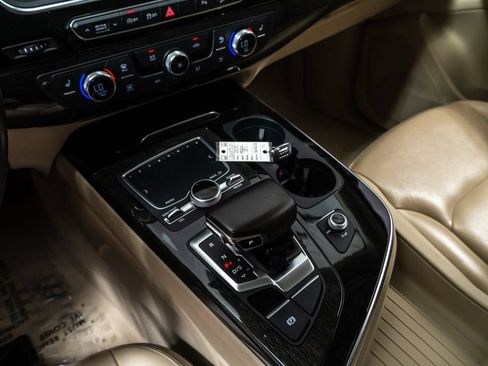 Used 2019 Audi Q7 3.0T Premium w/ Convenience Package AWD/4WD image 19