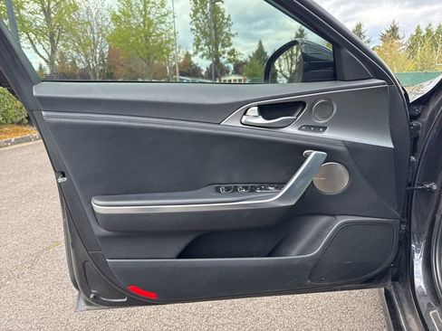 Used 2018 Kia Stinger GT1 image 18